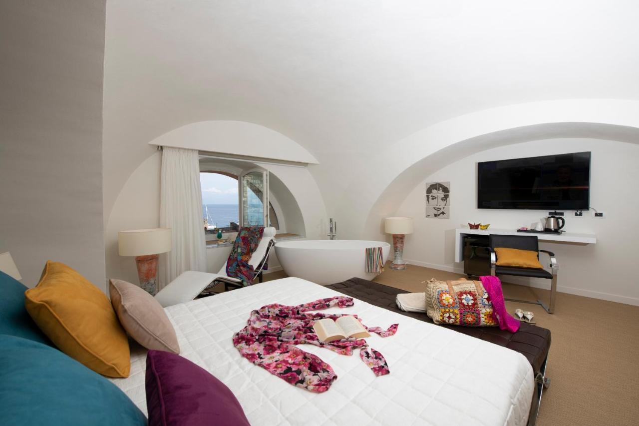 ปาลัซโซ แฟร์ไรโอลิ - โฮเต็ล แอนด์ เวลเนส Hotel อัตรานี ภายนอก รูปภาพ