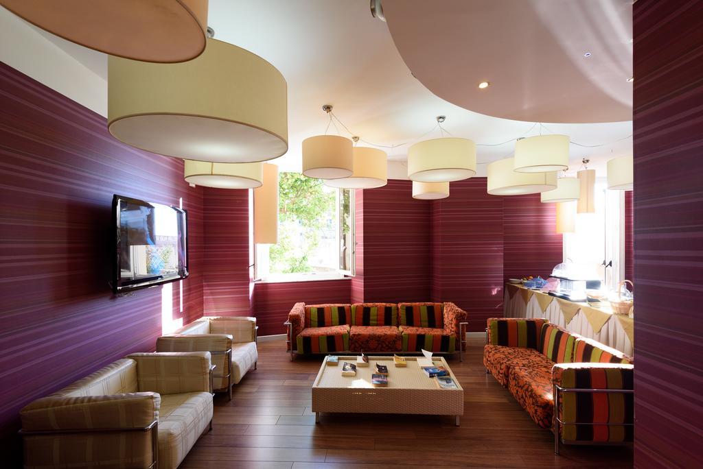 ปาลัซโซ แฟร์ไรโอลิ - โฮเต็ล แอนด์ เวลเนส Hotel อัตรานี ภายนอก รูปภาพ